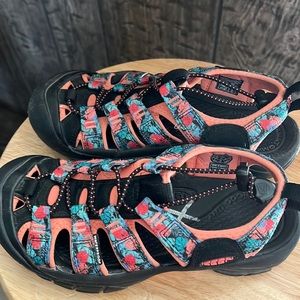 Cute Keens size 6, worn once.